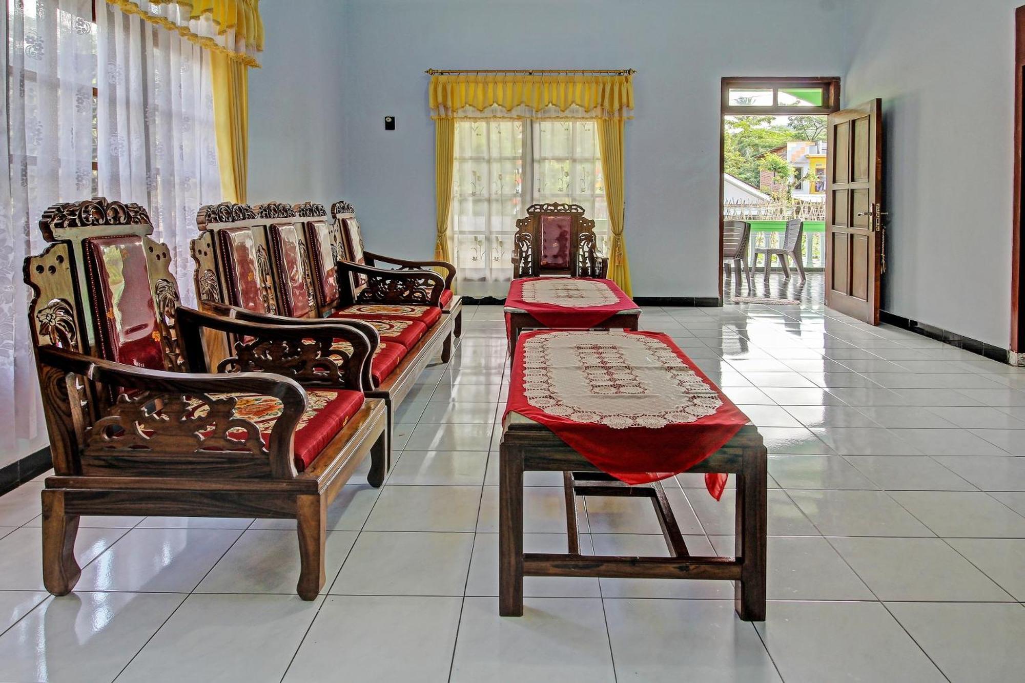 Hotel Spot On 91214 Desa Wisata Pandean Trenggalek Esterno foto