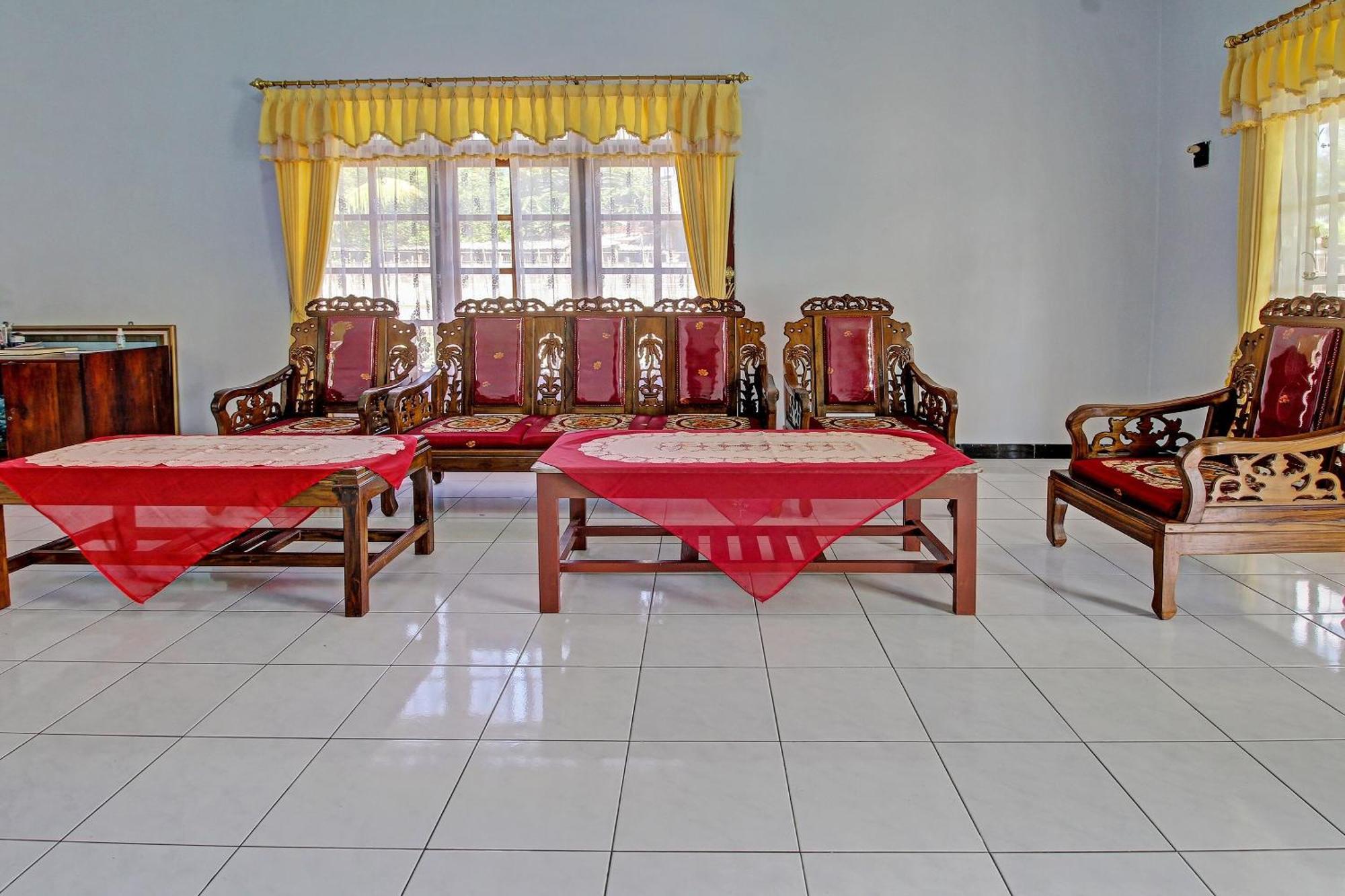 Hotel Spot On 91214 Desa Wisata Pandean Trenggalek Esterno foto