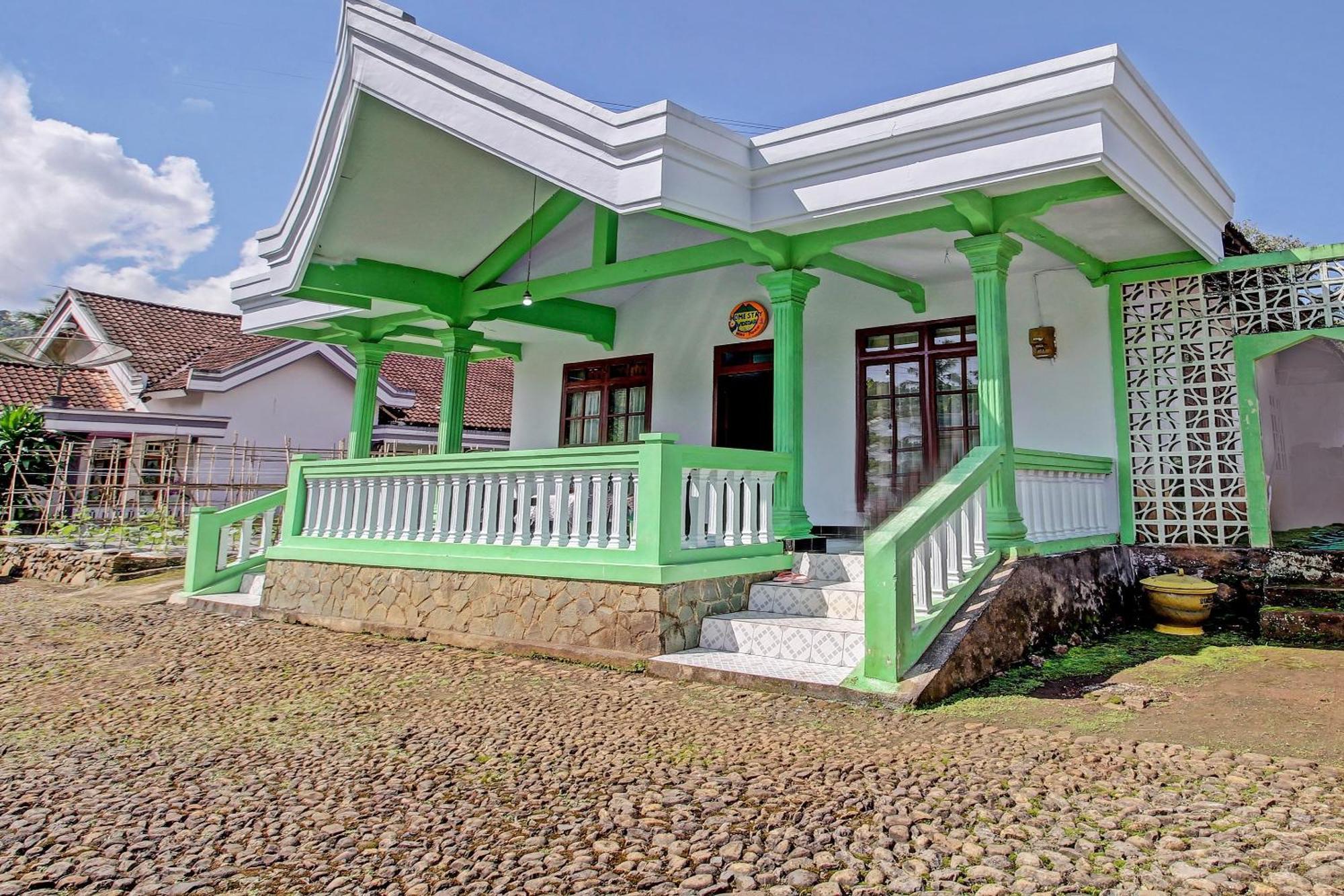 Hotel Spot On 91214 Desa Wisata Pandean Trenggalek Esterno foto