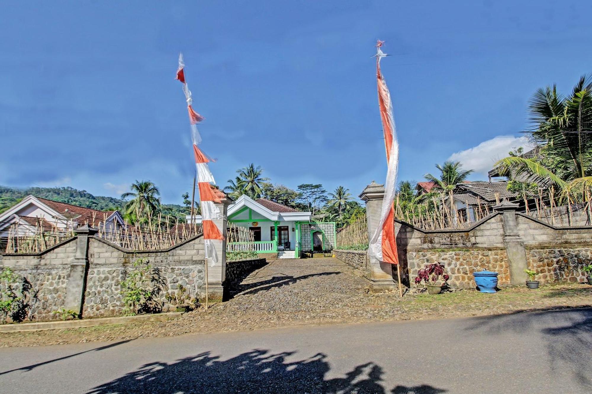Hotel Spot On 91214 Desa Wisata Pandean Trenggalek Esterno foto